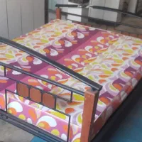 تخت خواب دو نفره فلز و چوب همراه تشک زیر تشکی فلزی