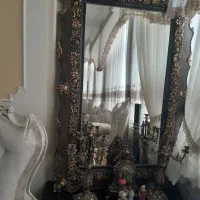 آیینه وکنسول وشمعدان وساعت