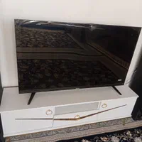 تلویزیون ۵۰ اینچ نو هست فقط صفحه ضربه خورده