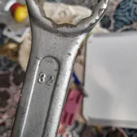 یک عدد آچار۳۲یک سر رینگی