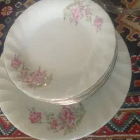 مقداری ظروف نو