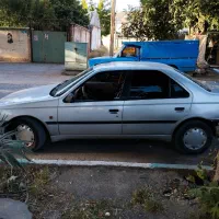 یک دستگاه پژو 405