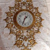 ساعت و رخت آویز