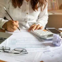حسابدار باسابقه مسلط بر هلو