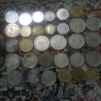 تعدادی اسکناس وسکه ایرانی و خارجی