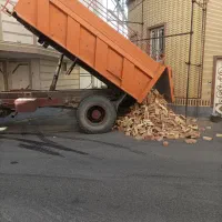 کارگر وارد ساختمانی