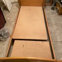 تخت یکنفره چوب دارای دو کشو سالم|تخت و صندلی بچه|کرج, جهان‌شهر|دیوار