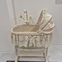 تخت نوزاد و صندلی غذا