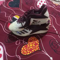 کفش آدیداس اورجینال فوتبالی سایز۴۲/۵