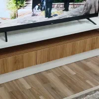 میز تلویزیون ۱ متر و ۶۵ سانتی بسیار تمیز
