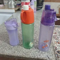 سه تا بطری آب مدرسه