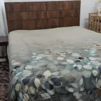 تخت دو نفره چوبی درحد نو با تشک رایگان