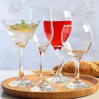 انواع طرح لیوان گیلاسی یک دست ۳۰۰ تومن نو اکبند