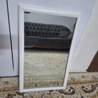 یک عدد آینه نیم قدی قاب سفید