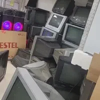 تلوزیون شکسته قدیمی برمیداریم نقد