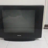 تلویزیون ۲۱ اینچ سامسونگ،یک دستگاه DVD،یک میز