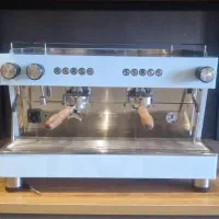 متقاضی نیروی کار در کافه