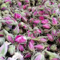 غنچه گل محمدی و گل خشک و انواع عرقیات  خالص