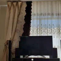 پرده دکوری دوتکه رو فقط قهوه‌ای و کرم