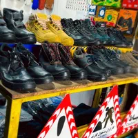 کفش ایمنی آذرپا رویه چرم زیره پی یو سایزبندی مختلف|کیف، کفش، کمربند|تهران, هفده شهریور|دیوار