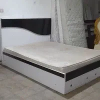 دوعدد تخت دونفره همراه تشک وکفی چوبی