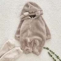 دورس یلدایی|کفش و لباس بچه|رباط‌کریم, رباط‌کریم|دیوار