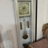 ساعت ایستاده سفید تمیز