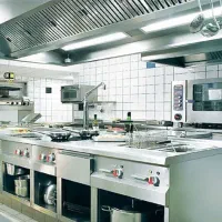 کارگر خدمات برای آشپزخانه صنعتی