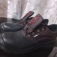 کفش کار نو و دسته دوم