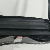دوتا کیف نو|کیف، کفش، کمربند|صحنه, |دیوار