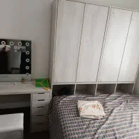 تخت خواب دونفره و میز آرایش