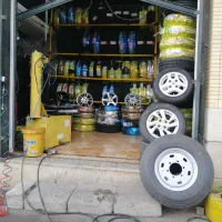 لاستیک نو و دست دو