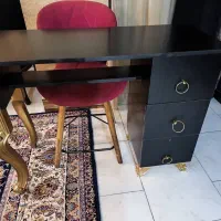 میز کاشت ناخن بسیار تمیز به همراه صندلی|آرایشگاه و سالنهای زیبایی|اندیشه, اندیشه فاز ۶|دیوار