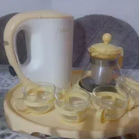 چای ساز با قوری و ۴ عدد استکان فوقلاده خوشگل سالم