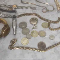 مقداری لوازم سالم همراه پول قدیمی همه سالم