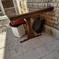 میز بزرگ‌ چوبی