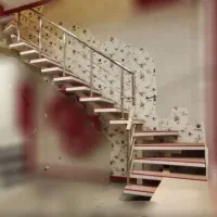 پله ی فلزی محور وسط