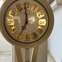 ساعت لوتوس ایستاده