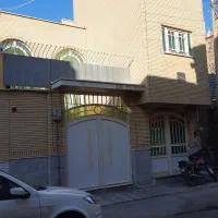 منزل دوطبقه و نیم حیاط دار