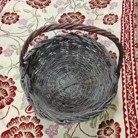 سبد چوبی حصیری و زنگ درب