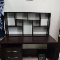 میز تحریر چوبی با قفسه و کشو