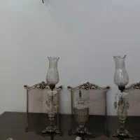 دو عدد شمعدان و شکلات خوری