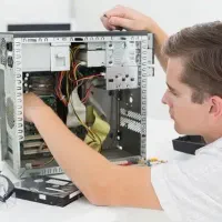 تکنسین کامپیوتر و لپتاپ