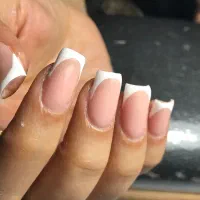 خدمات کاشت و ترمیم ناخن با بهترین متریال