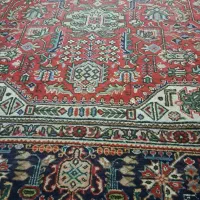 یک عدد قالی به فروش میرسد