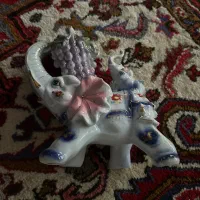 مجسمه ی چینی فیل درارتفاع ۲۵ وطول ۲۰