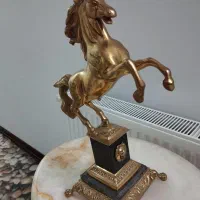 اسب برنجی و میز برنجی|مجسمه، تندیس، ماکت|تهران, دولتخواه جنوبی|دیوار