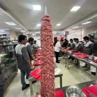 استخدام کارگر کارکرده در سالن و اشپزخانه