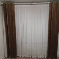 دو عدد یالان پرده رنگ قهوه ای کاملا نوقیمت ۲۲۰۰۰۰۰