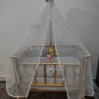 گهواره وتخت کنار مادر